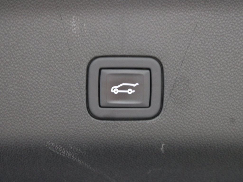 Used 2024 GMC Yukon AT4 w/ Technology Package AWD/4WD image 51