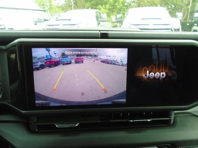 Used 2025 Jeep Wrangler Unlimited Sahara AWD/4WD image 14