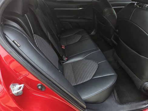 Used 2021 Toyota Camry SE FWD image 21