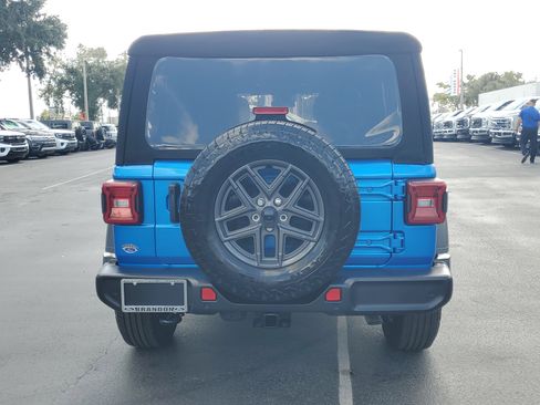 Used 2024 Jeep Wrangler Sport S image 8