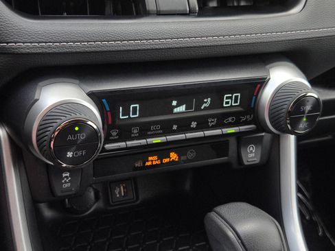 Certified 2025 Toyota RAV4 XLE AWD/4WD image 17