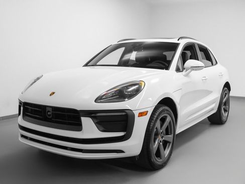 Used 2025 Porsche Macan image 6