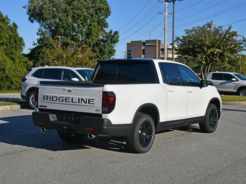 New 2026 Honda Ridgeline Black Edition image 2