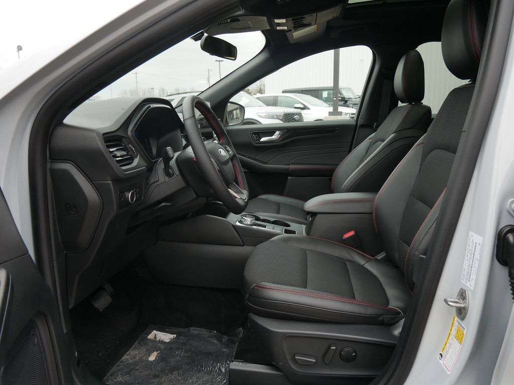 New 2026 Ford Escape ST-Line w/ Tech Pack #1 AWD/4WD image 9