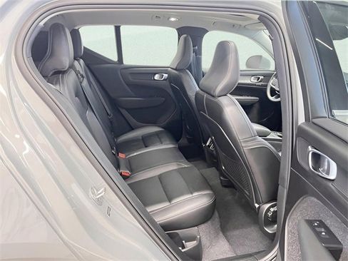 Used 2024 Volvo XC40 B5 Core image 13