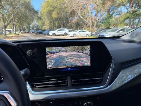 Used 2025 Chevrolet Trax LT w/ LT Convenience Package image 18