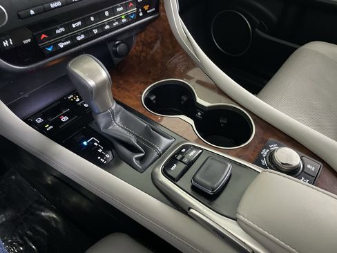 Used 2019 Lexus RX 350L RX 350L Premium image 18