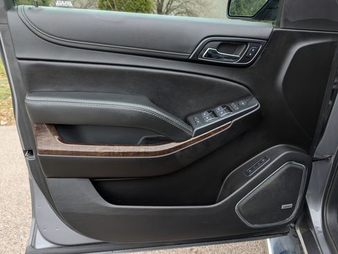 Used 2020 Chevrolet Suburban LT w/ Luxury Package image 30