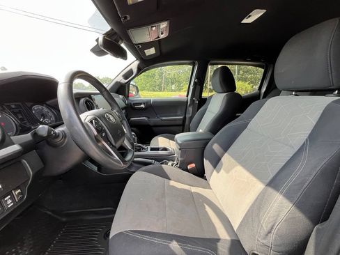 Used 2021 Toyota Tacoma TRD Sport AWD/4WD image 31