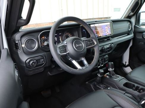 Used 2024 Jeep Wrangler Unlimited Sahara w/ Technology Group AWD/4WD image 13