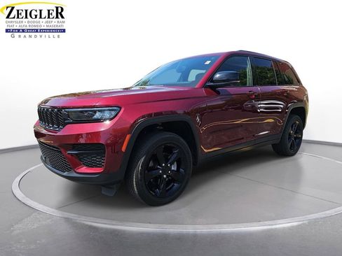Certified 2023 Jeep Grand Cherokee Altitude AWD/4WD image 1