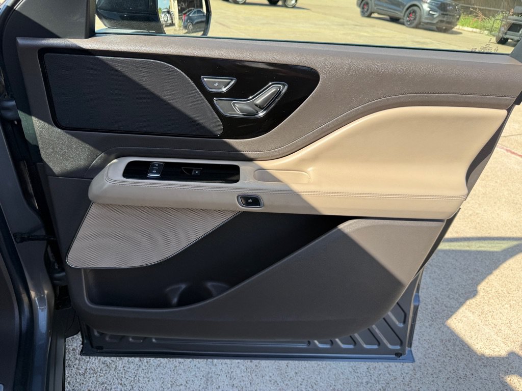 Used 2022 Lincoln Aviator 2WD image 28