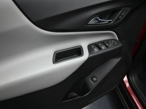 Used 2018 Chevrolet Equinox LT image 11