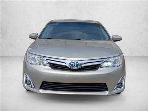 Used 2013 Toyota Camry XLE w/ Leather Pkg image 2