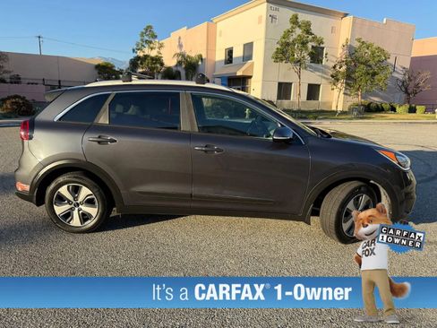 Used 2018 Kia Niro EX image 3