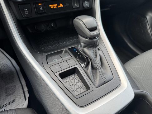 Used 2022 Toyota RAV4 XLE image 25