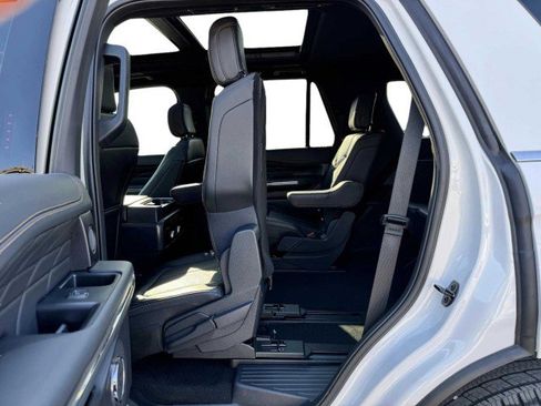 Used 2024 Ford Expedition Platinum image 39