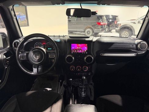 Used 2016 Jeep Wrangler Unlimited Rubicon w/ Connectivity Group AWD/4WD image 19