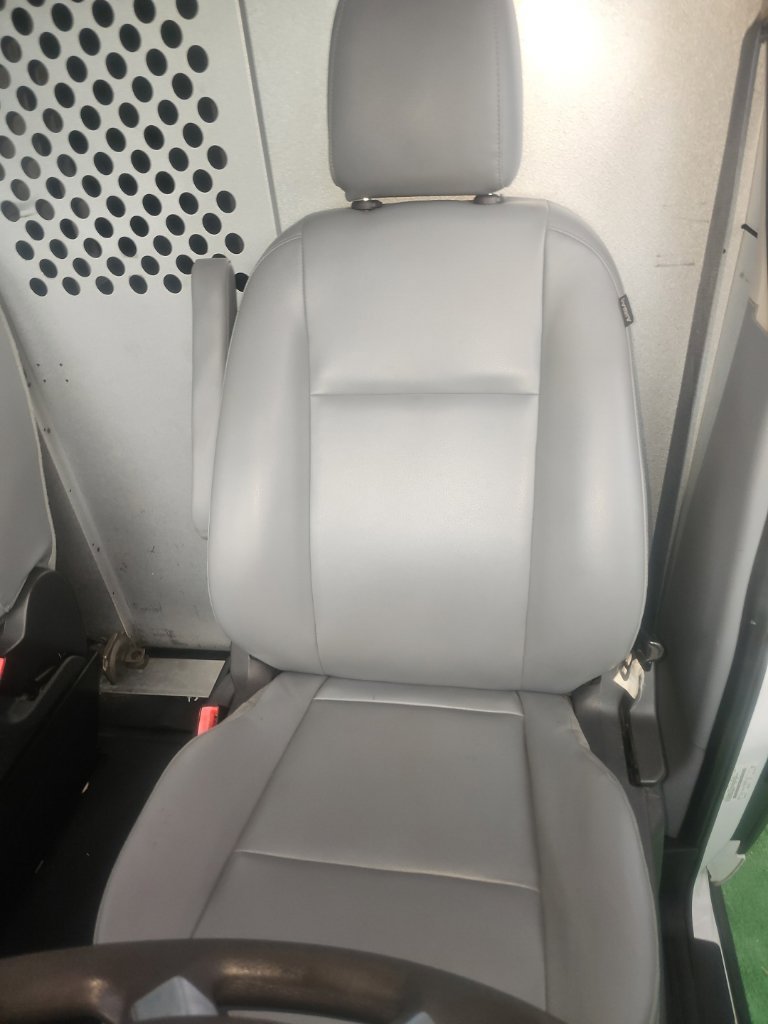 Used 2018 Ford Transit 250 130 Low Roof RWD image 11