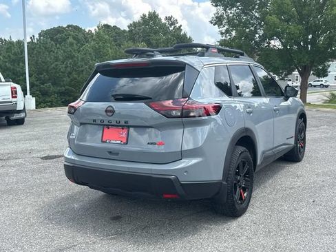 Used 2025 Nissan Rogue SV AWD/4WD image 5
