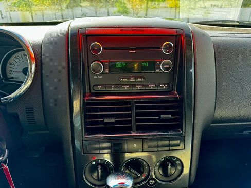 Used 2008 Ford Explorer Sport Trac XLT image 9