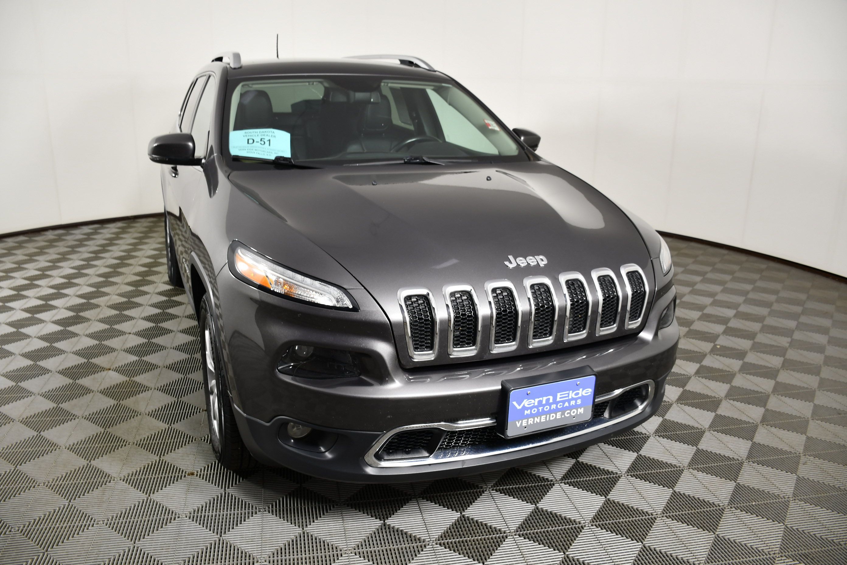 Used 2018 Jeep Cherokee Limited AWD/4WD image 3