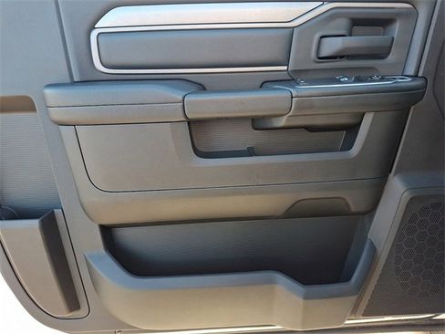 Used 2024 RAM 2500 Tradesman w/ Chrome Appearance Group image 12