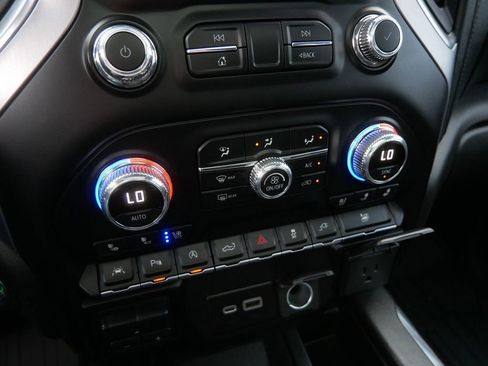 Used 2020 GMC Sierra 1500 SLT w/ SLT Premium Plus Package image 32