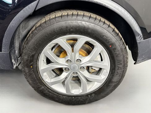 Used 2020 Land Rover Discovery SE image 37