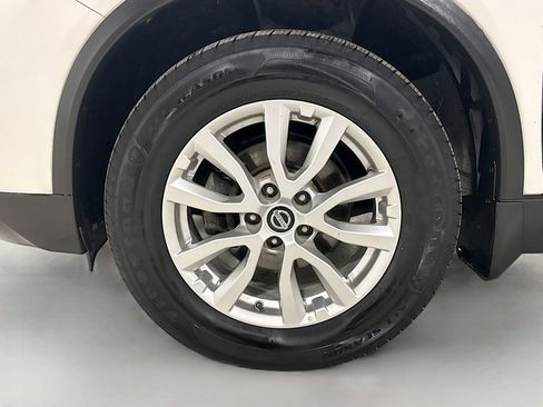 Used 2017 Nissan Rogue SV image 35