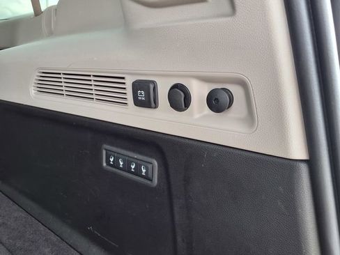 Used 2024 Jeep Wagoneer L Series II w/ Flexible Seating Group RWD image 14