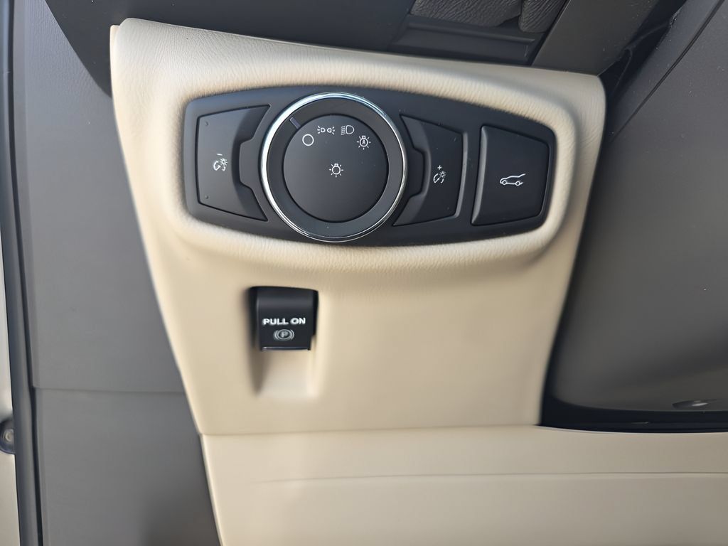Used 2017 Lincoln MKX Reserve w/ Driver Assistance Package AWD/4WD image 18