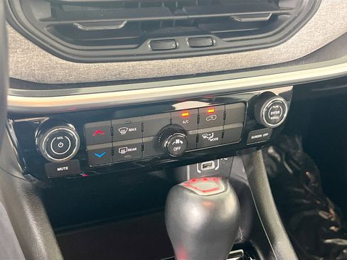 Used 2022 Jeep Compass Latitude image 15