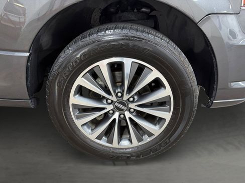 Used 2016 Lincoln Navigator L Select image 18