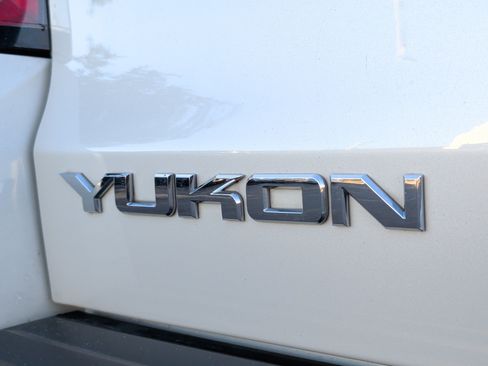 Used 2015 GMC Yukon Denali w/ Premium Package image 11