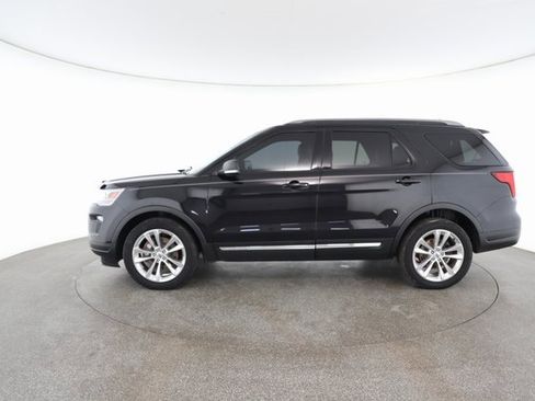 Used 2019 Ford Explorer XLT w/ Equipment Group 202A image 6