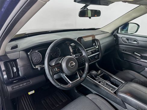 Used 2022 Nissan Pathfinder SV w/ SV Premium Package image 31