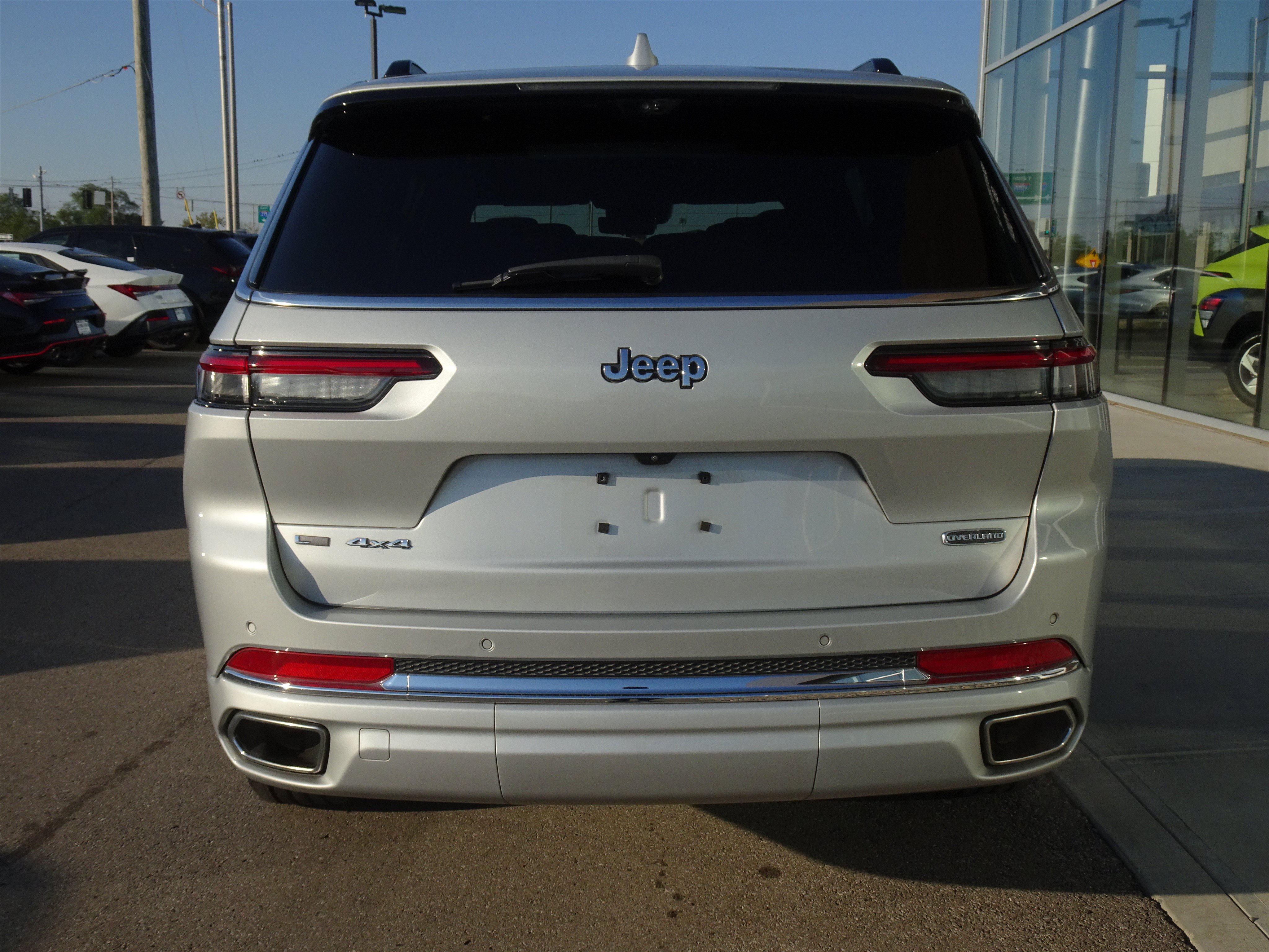 Used 2021 Jeep Grand Cherokee L Overland w/ Luxury Tech Group IV AWD/4WD image 4