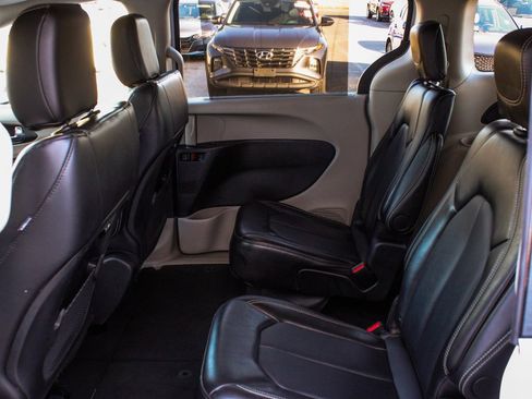 Used 2024 Chrysler Pacifica Touring-L FWD image 31