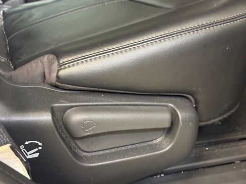 Used 2018 Nissan Pathfinder SL FWD image 26
