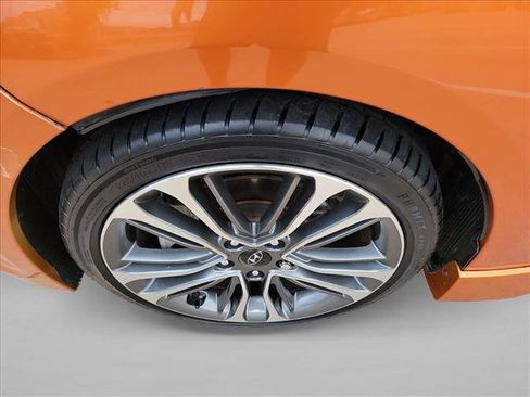 Used 2016 Hyundai Veloster Turbo w/ Option Group 04 FWD image 9