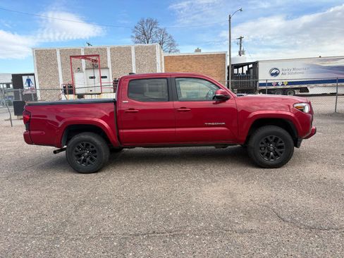 Used 2021 Toyota Tacoma SR5 w/ Technology Package image 9