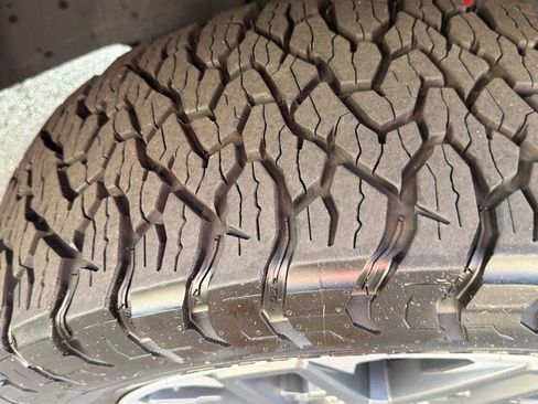 Used 2025 Toyota Tundra Limited AWD/4WD image 42