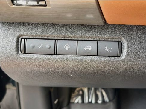 Used 2022 Nissan Pathfinder Platinum w/ Cargo Package FWD image 9