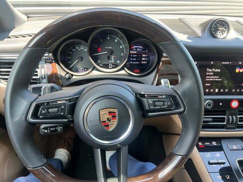 Certified 2025 Porsche Macan image 18