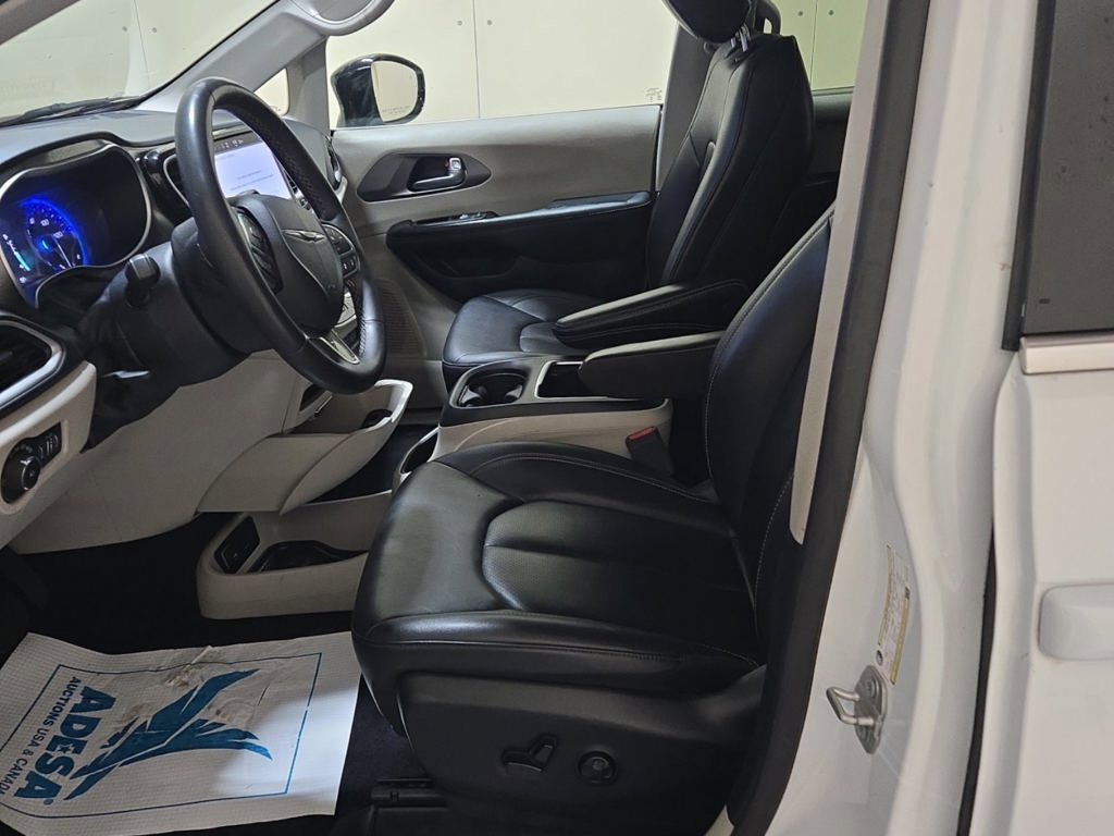 Used 2024 Chrysler Pacifica Touring-L FWD image 10