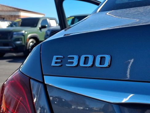 Used 2017 Mercedes-Benz E 300 4MATIC image 32