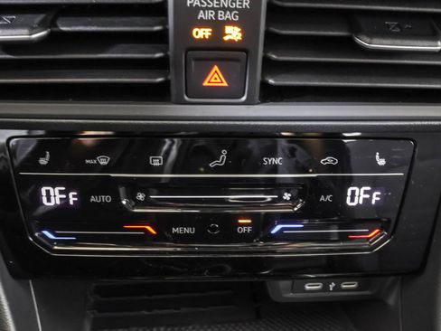 Used 2026 Volkswagen Jetta SE FWD image 28