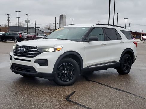 Used 2022 Ford Explorer XLT image 30