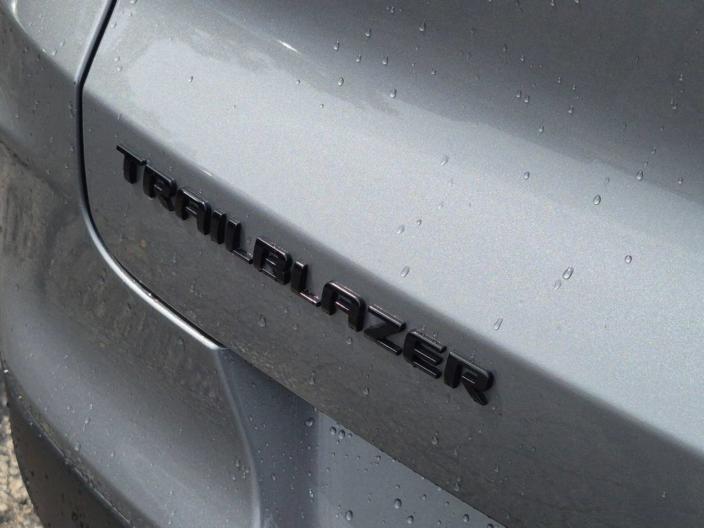 Used 2023 Chevrolet TrailBlazer RS FWD image 29